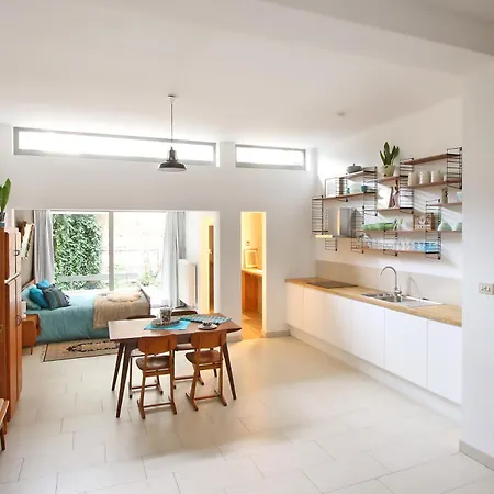 Lounge In The Intimate Urban Garden At A Retro Getaway Gand